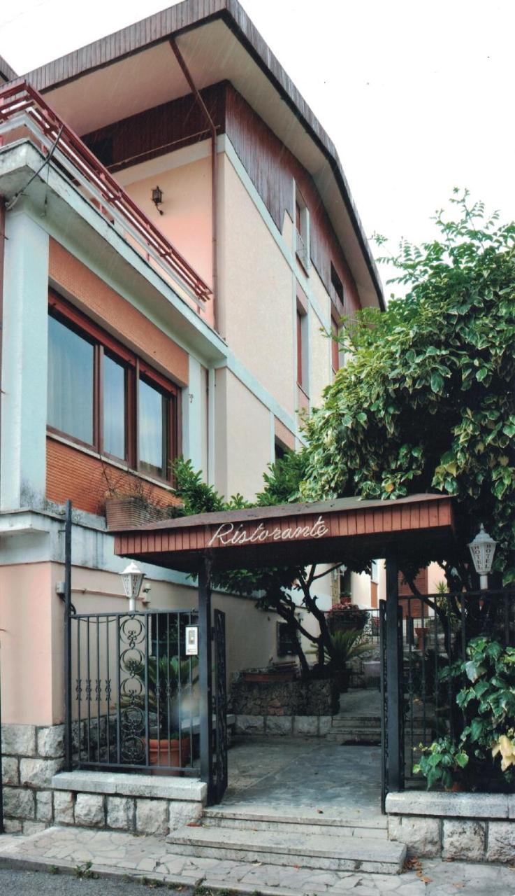Albergo La Perla Civitella Roveto Luaran gambar